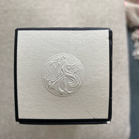 Oribe dry texturing spray - Picture 8 of 9